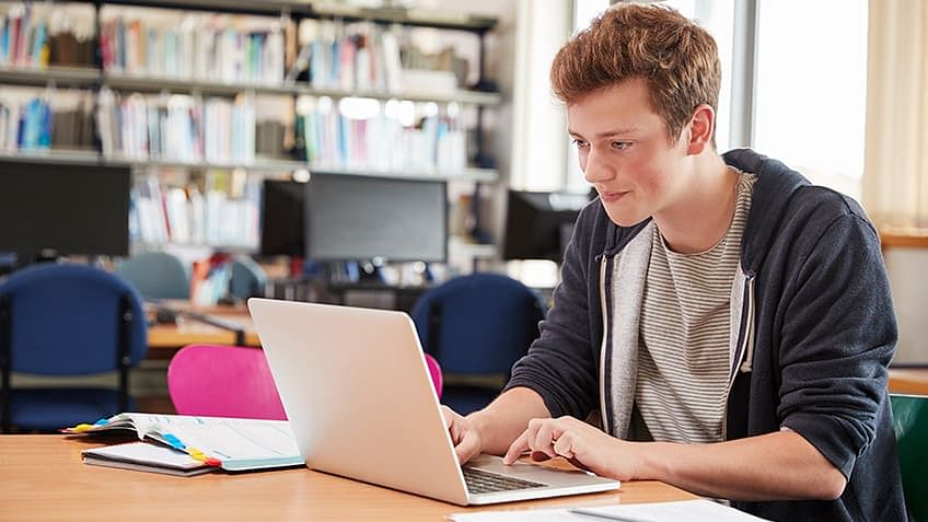 8 Online Courses Gaining Momentum in 2023 Top-8-Trending-Online-Courses-In-2023