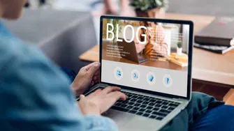 How to Become a Copywriter in 2025: A Beginner's Roadmap