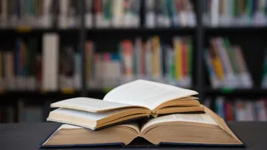 12 Best Copywriting Books for Aspiring Marketers [2026]